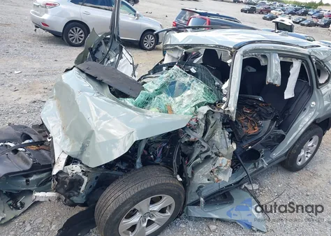 2020 Toyota Rav4 Xle из США, поврежденный, VIN 2T3P1RFV4LC114930